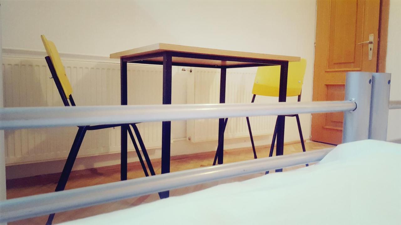 בוקרשט Sleep Inn Hostel מראה חיצוני תמונה