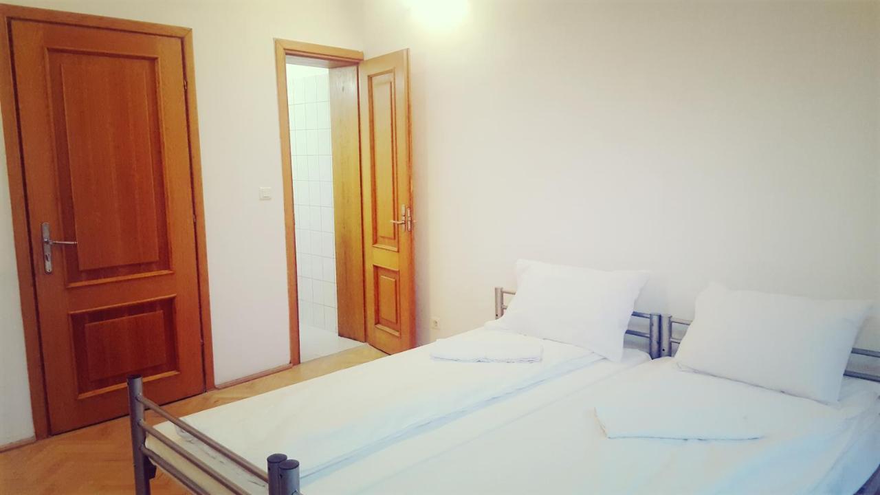 בוקרשט Sleep Inn Hostel מראה חיצוני תמונה
