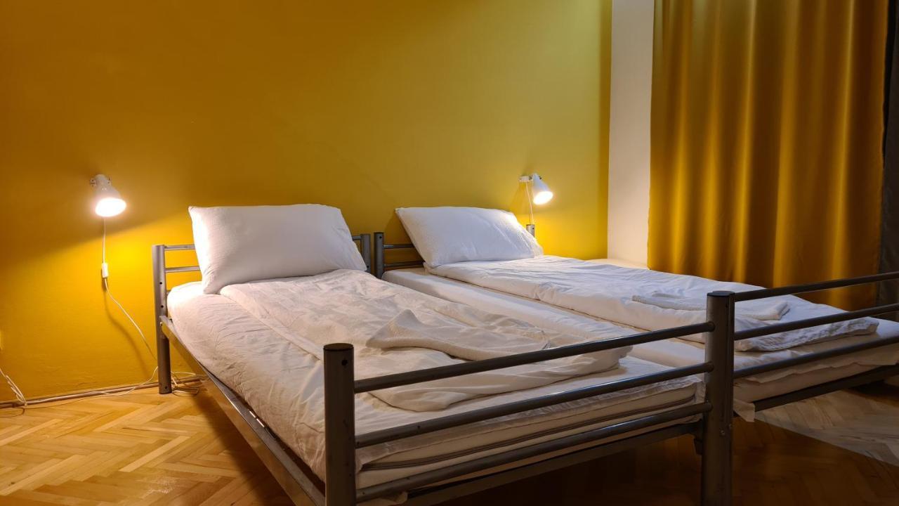 בוקרשט Sleep Inn Hostel מראה חיצוני תמונה