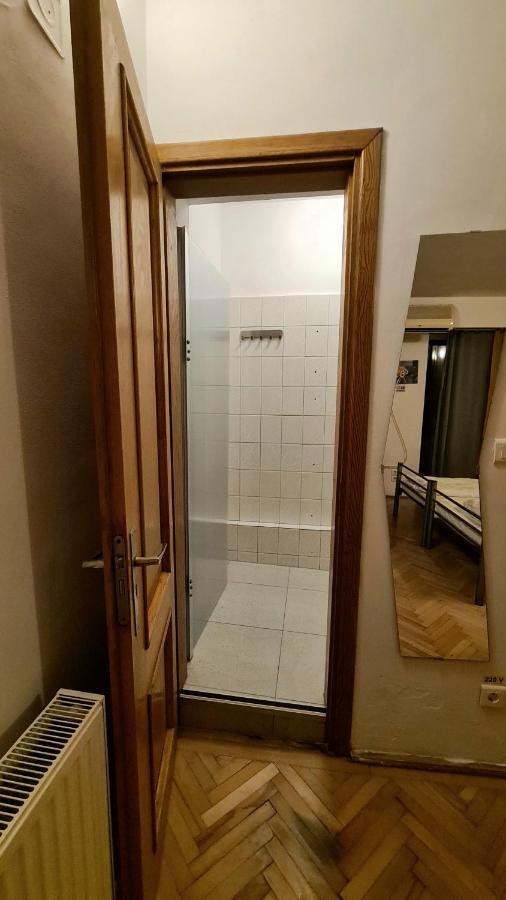 בוקרשט Sleep Inn Hostel מראה חיצוני תמונה